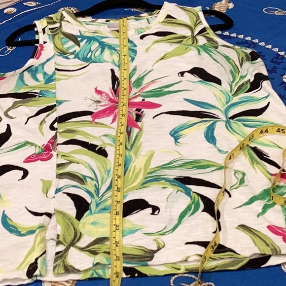 Chico’s top Size 1 - Picture 4 of 8